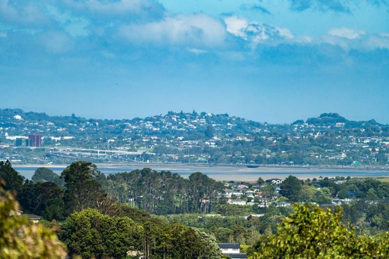 Photo of property in 34 Cyclarama Crescent, Massey, Auckland, 0614