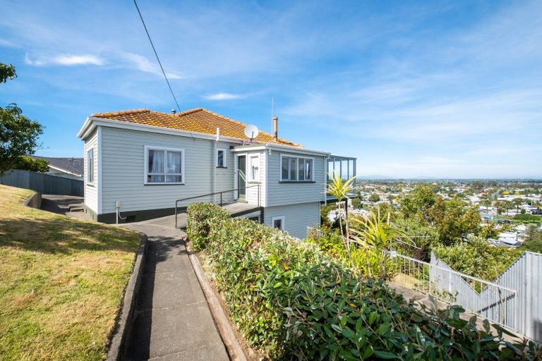 Photo of property in 18 Guys Hill Road, Hospital Hill, Napier, 4110