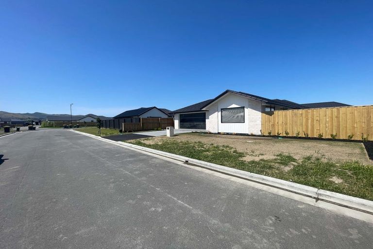 Photo of property in 16 Wexford Crescent, Halswell, Christchurch, 8025