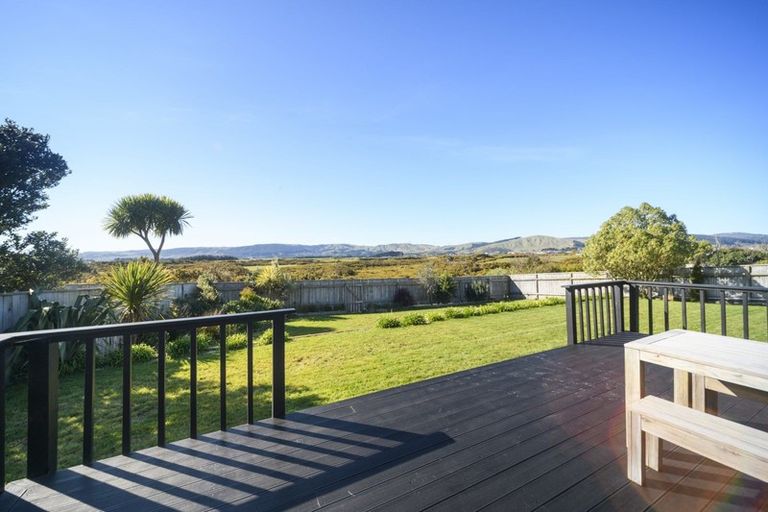 Photo of property in 12 Ron Place, Fitzherbert, Palmerston North, 4410