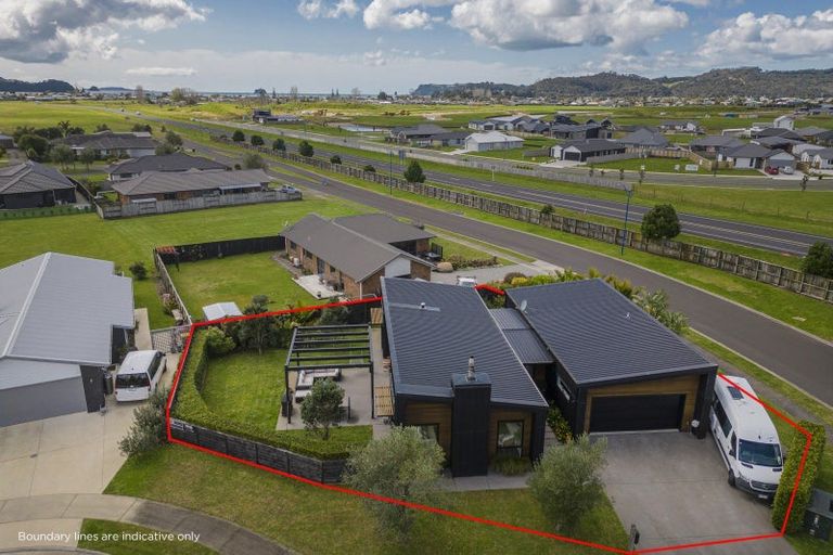 Photo of property in 2 Romeo Place, Whitianga, 3510