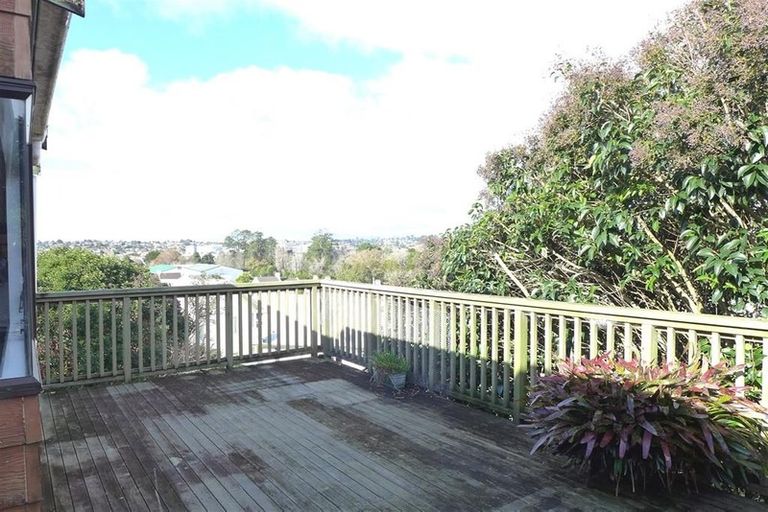 Photo of property in 25 Miriam Corban Heights, Henderson, Auckland, 0612