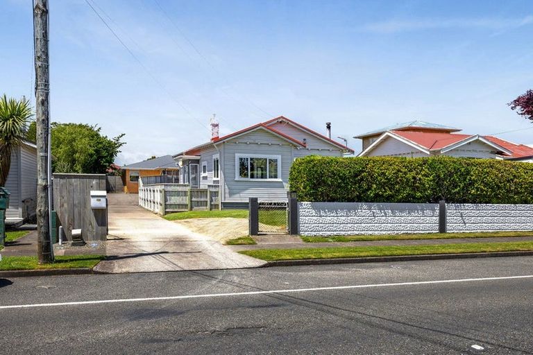 Photo of property in 12 Collins Street, Hawera, 4610