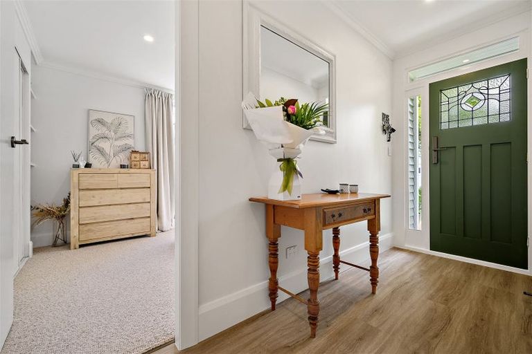 Photo of property in 35 Alpha Avenue, Strowan, Christchurch, 8052