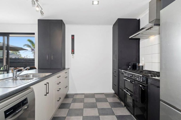 Photo of property in 50 Ocean View Rise, Ruakaka, 0116