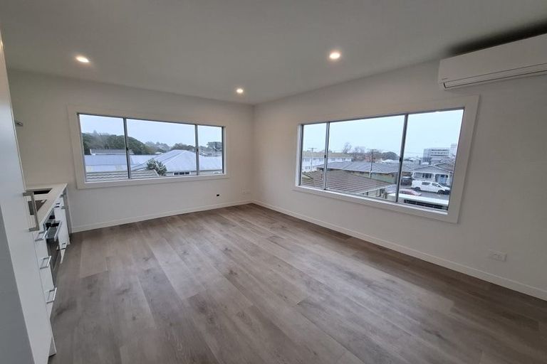 Photo of property in 33 Fulford Street, New Plymouth, 4310