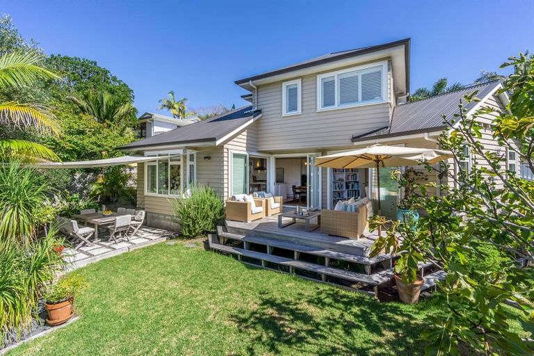 Photo of property in 11a Rodney Road, Northcote Point, Auckland, 0627