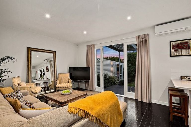 Photo of property in 1 Mickle Street, Te Atatu South, Auckland, 0610