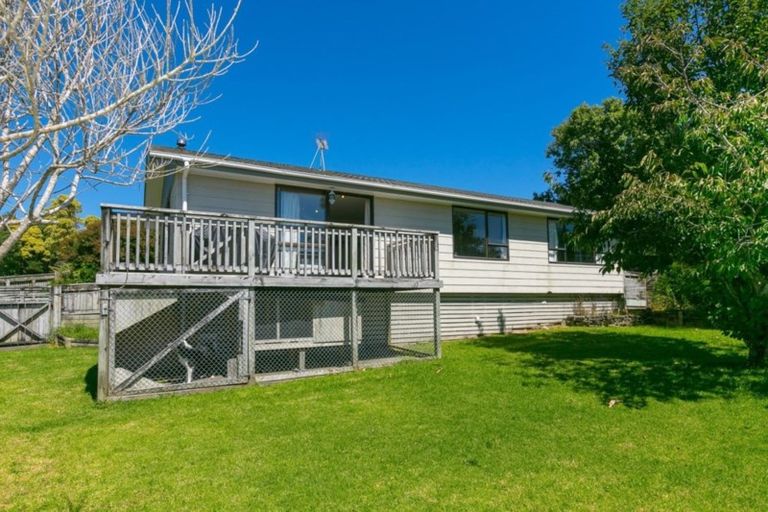 Photo of property in 43 Riversdale Drive, Merrilands, New Plymouth, 4312