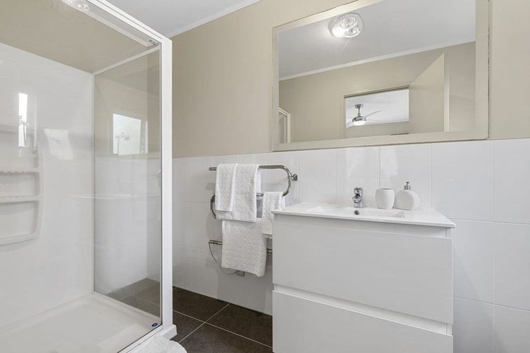 Photo of property in 10 Springtime Crescent, Stanmore Bay, Whangaparaoa, 0932