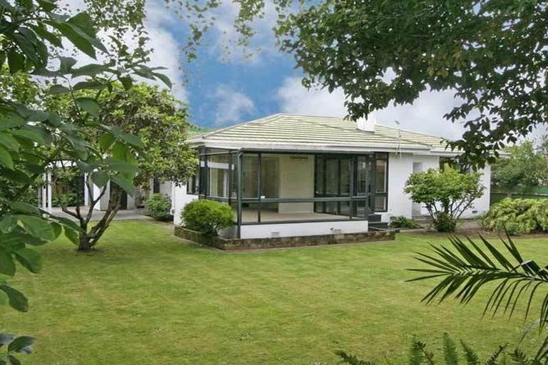 Photo of property in 120 Pahiatua Street, Hokowhitu, Palmerston North, 4410