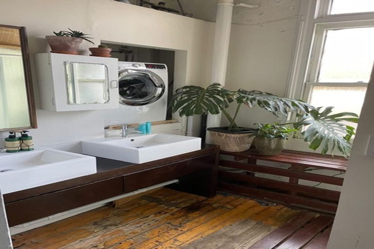 Photo of property in 1a Hereford Street, West End, Palmerston North, 4410