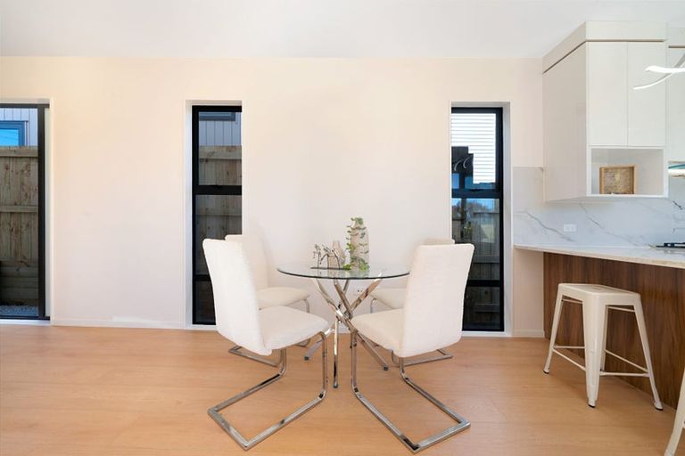 Photo of property in 53 Meadowood Drive, Unsworth Heights, Auckland, 0632