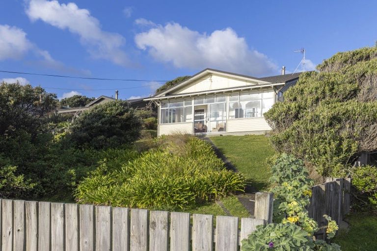 Photo of property in 82 The Parade, Paekakariki, 5034