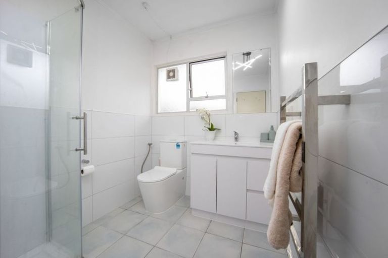 Photo of property in 3/45 Blockhouse Bay Road, Avondale, Auckland, 1026