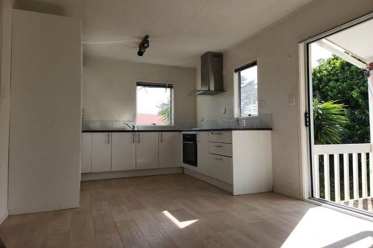 Photo of property in 11 Balwyn Place, Clendon Park, Auckland, 2103