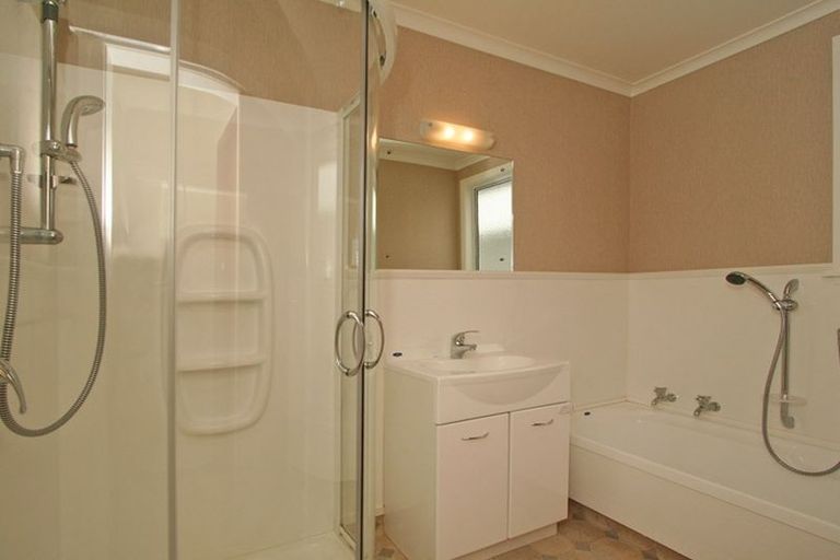 Photo of property in 120 Pahiatua Street, Hokowhitu, Palmerston North, 4410