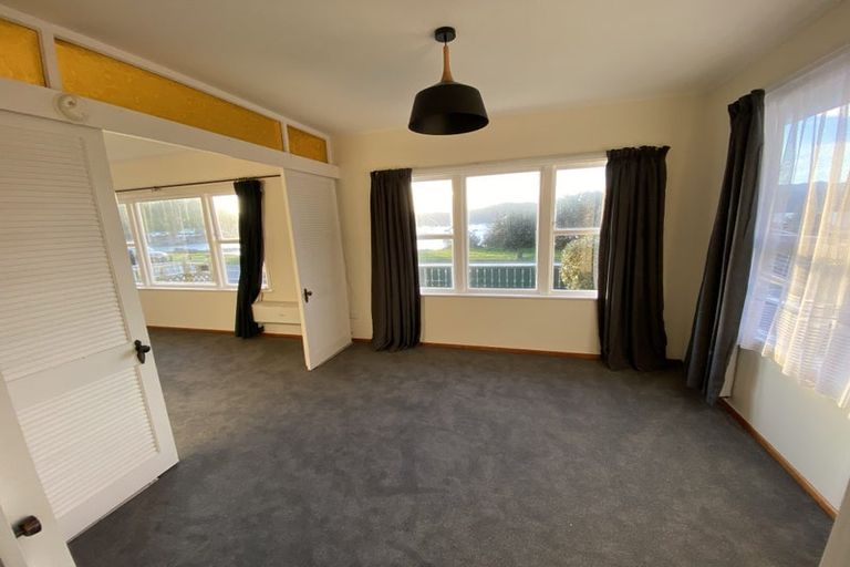 Photo of property in 121 Breaker Bay Road, Breaker Bay, Wellington, 6022