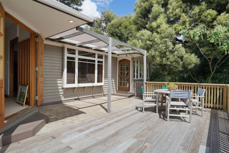 Photo of property in 8 Hackthorne Road, Cashmere, Christchurch, 8022