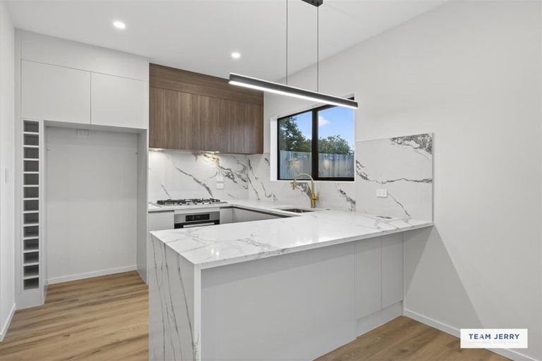 Photo of property in 27 Jandell Crescent, Bucklands Beach, Auckland, 2014
