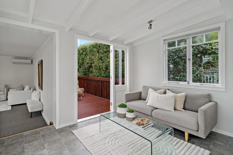 Photo of property in 24 Alberta Street, Point Chevalier, Auckland, 1022