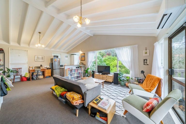 Photo of property in 62 Tio Tio Road, Miramar, Wellington, 6022