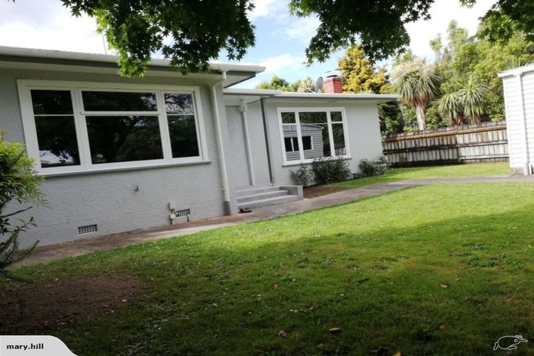 Photo of property in 75 Pahiatua Street, Hokowhitu, Palmerston North, 4410