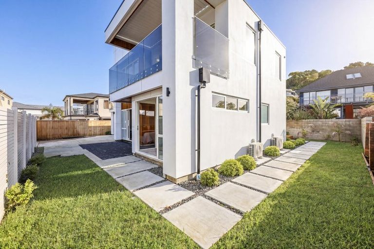 Photo of property in 40a The Esplanade, Eastern Beach, Auckland, 2012