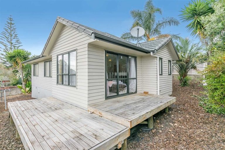 Photo of property in 189 Waimumu Road, Massey, Auckland, 0614