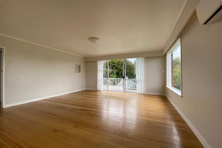 Photo of property in 1/2 Scarboro Terrace, Murrays Bay, Auckland, 0630