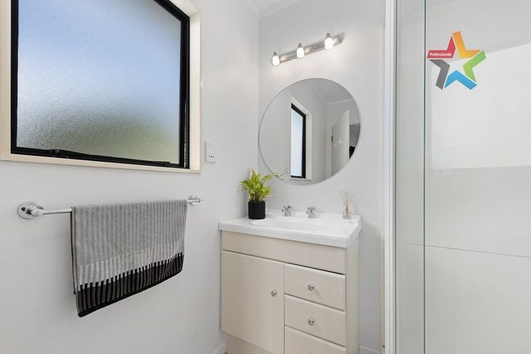 Photo of property in 59 Pokohiwi Road, Normandale, Lower Hutt, 5010