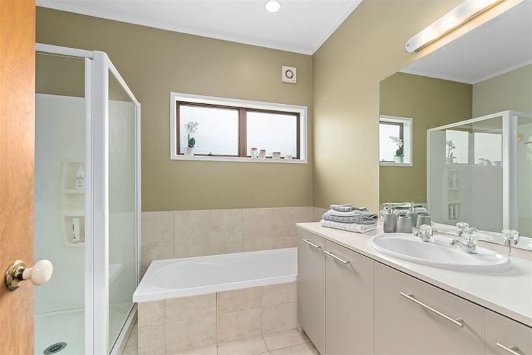 Photo of property in 1/25 Park Rise, Campbells Bay, Auckland, 0630