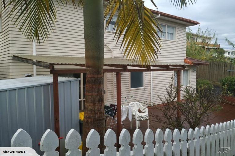 Photo of property in 8 Bangla Place, Massey, Auckland, 0614