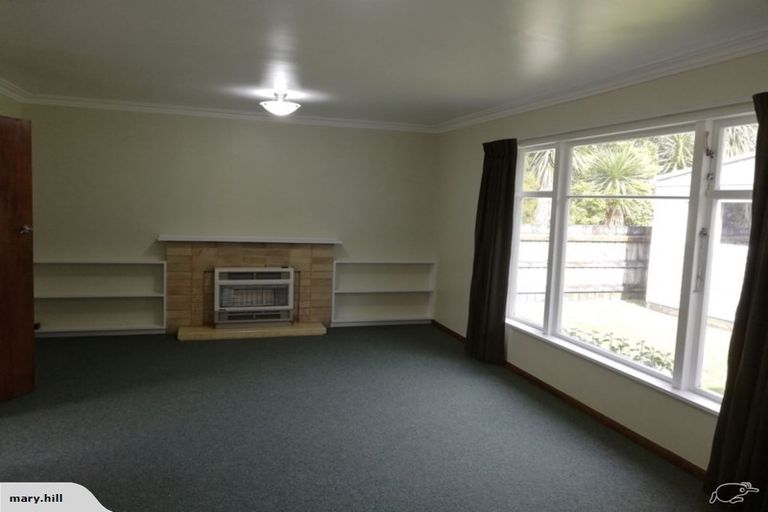 Photo of property in 75 Pahiatua Street, Hokowhitu, Palmerston North, 4410