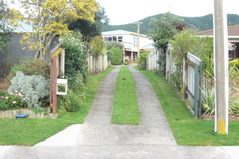 Photo of property in 13 Kaitawa Crescent, Paraparaumu, 5032