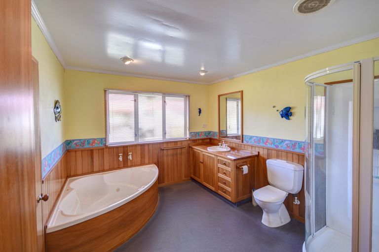 Photo of property in 22 Bayne Terrace, Macandrew Bay, Dunedin, 9014