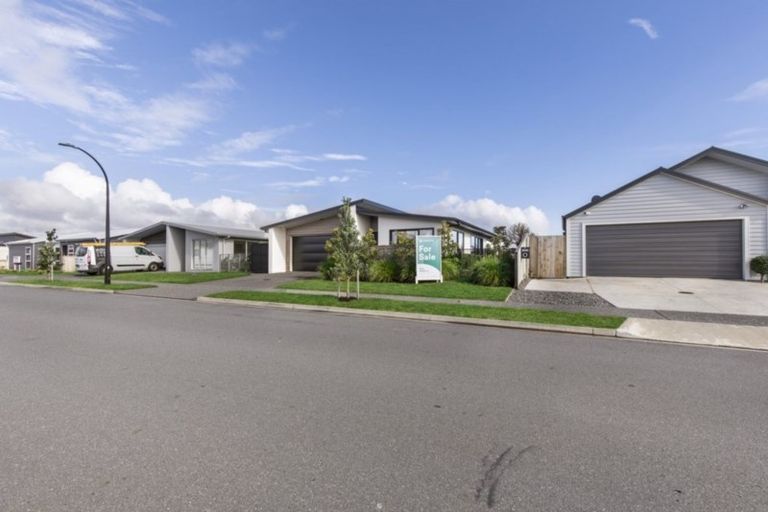 Photo of property in 6 Franks Way, Papamoa Beach, Papamoa, 3118