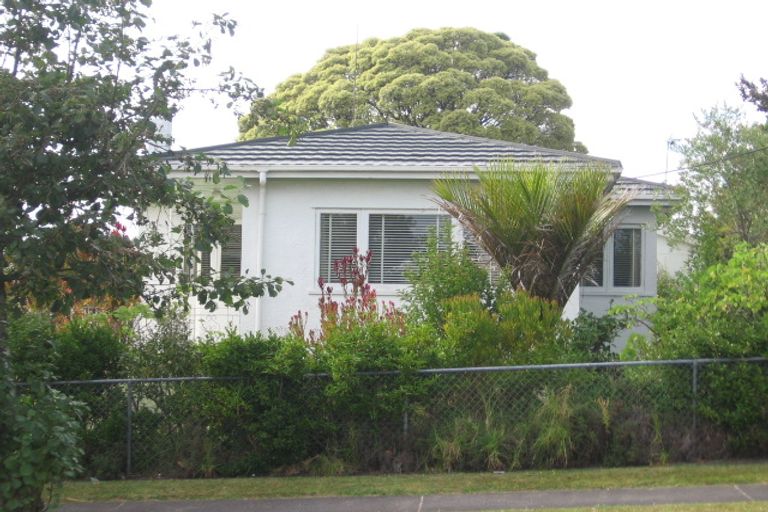 Photo of property in 79 Lynwood Road, New Lynn, Auckland, 0600
