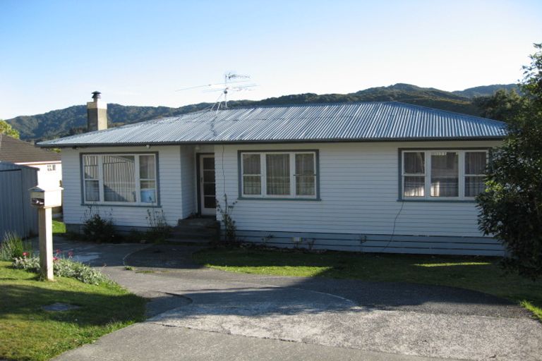 Photo of property in 42 Petrie Street, Wainuiomata, Lower Hutt, 5014