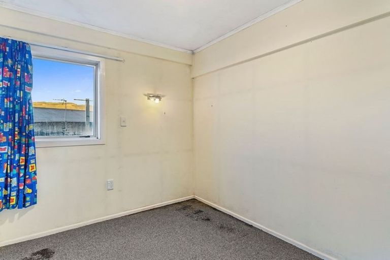Photo of property in 15 Lane Crescent, Tawa, Wellington, 5028
