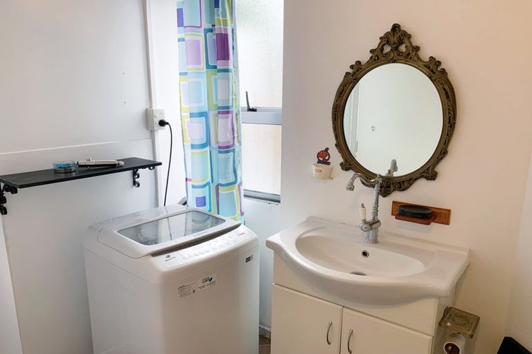 Photo of property in 1/92 Lake Road, Northcote, Auckland, 0627