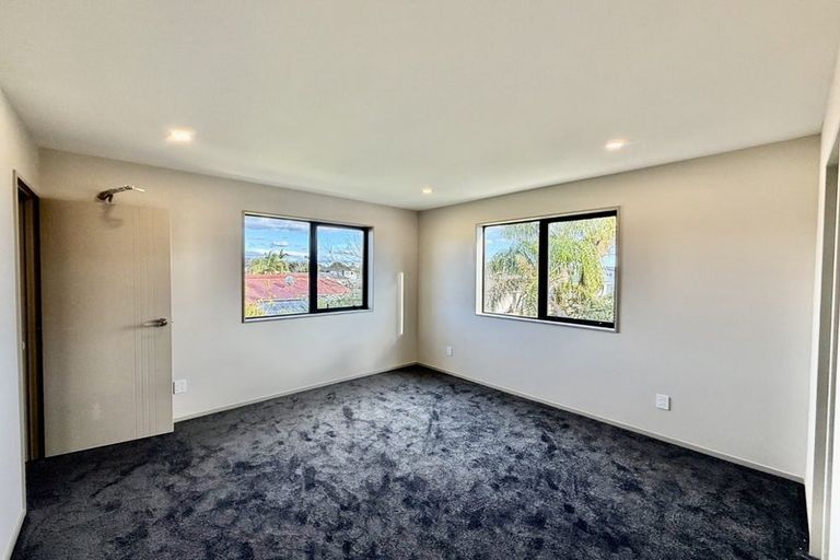 Photo of property in 9a Darren Crescent, Half Moon Bay, Auckland, 2012