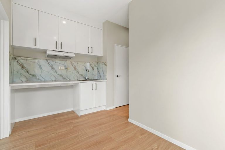 Photo of property in 10 Twin Parks Rise, Papakura, 2110