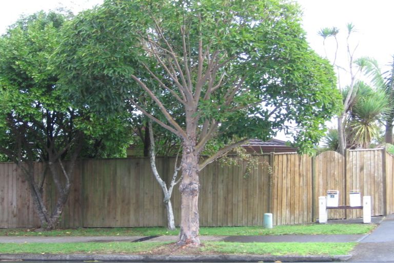 Photo of property in 2/77 Prince Regent Drive, Half Moon Bay, Auckland, 2012