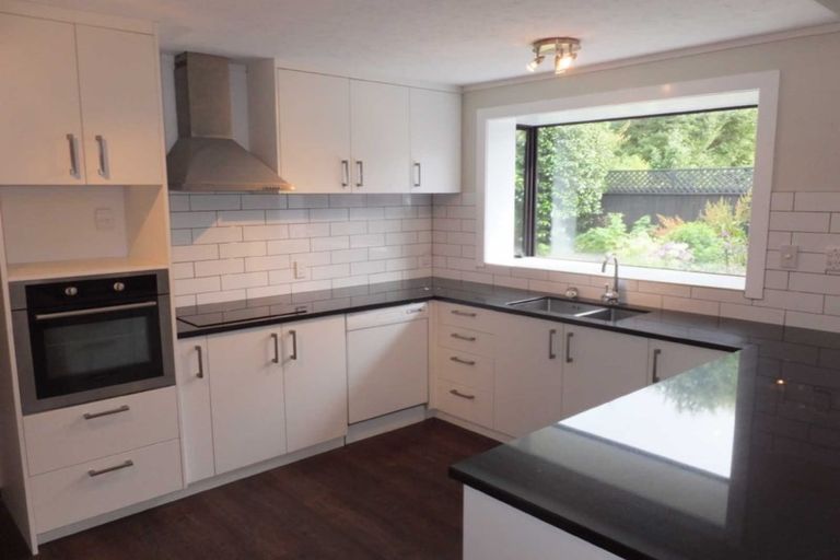 Photo of property in 12 Felstead Place, Avonhead, Christchurch, 8042