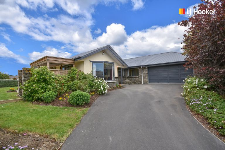 Photo of property in 18 Sunninghurst Drive, Fairfield, Dunedin, 9018