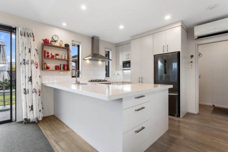 Photo of property in 16 Chestnut Place, Rangiora, 7400