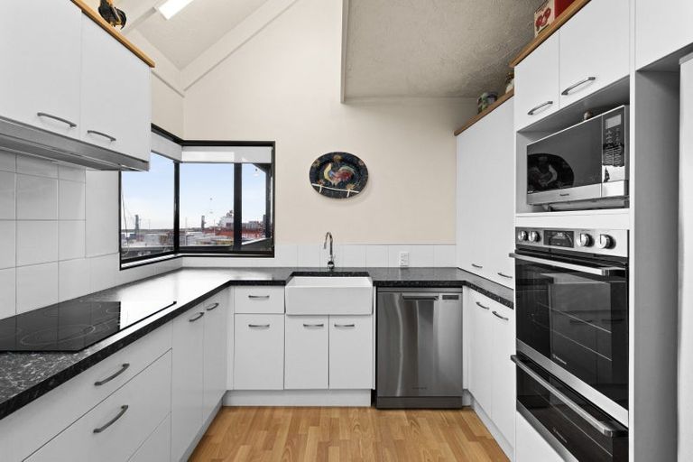 Photo of property in 15 Hornsey Road, Bluff Hill, Napier, 4110