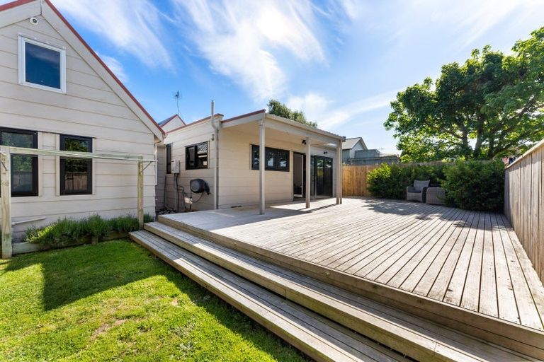 Photo of property in 28 Kaka Road, Raumati Beach, Paraparaumu, 5032