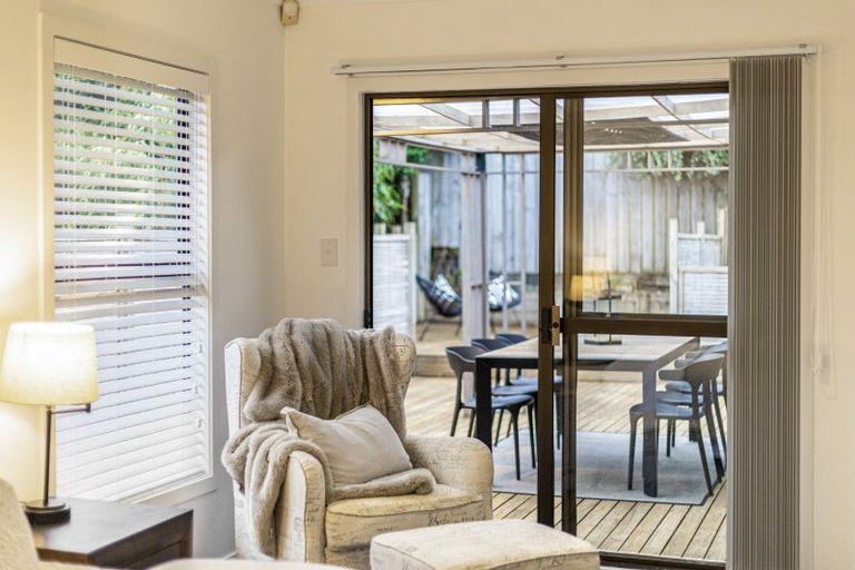 Photo of property in 2/13 Hororata Road, Hauraki, Auckland, 0622